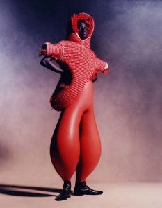 jordanhemingway-photographie-rouge-tenue